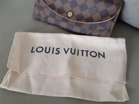 louis vuitton dust cover.